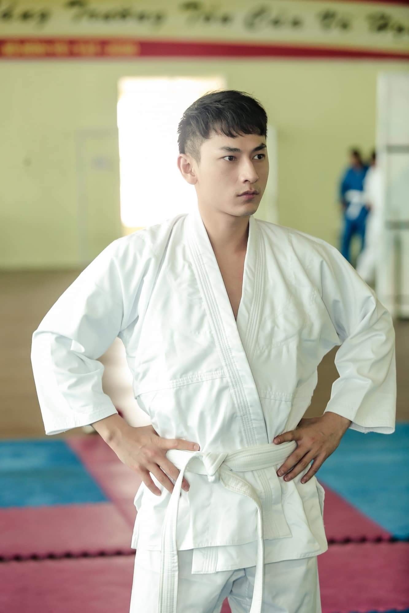 Isaac vào vai vận động viên Judo khiếm thị trong bản Việt của Anh trai vô số tội